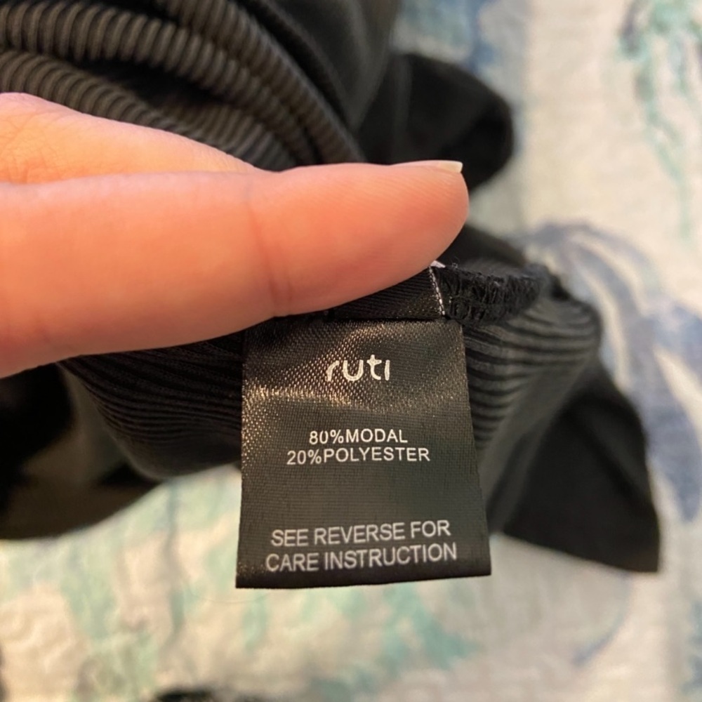 Ruti The Breakout Cut Out Black Ribbed Top - Picture 8 of 8